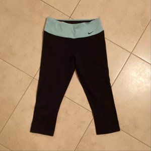 Nike Dri-Fit Cropped Leggings size XS